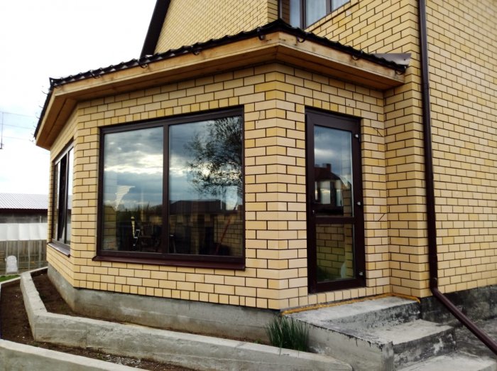 ПВХ-окна и двери в коттедж