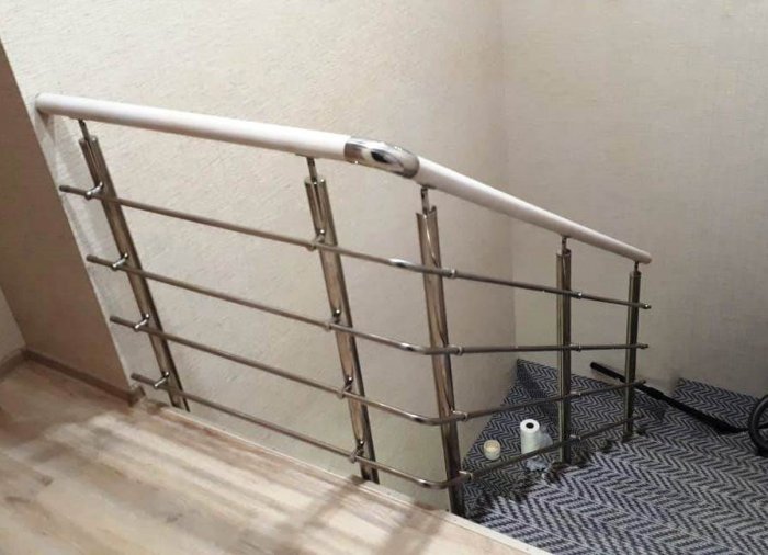 Перила для лестницы в коттедже, г. Берёзовский