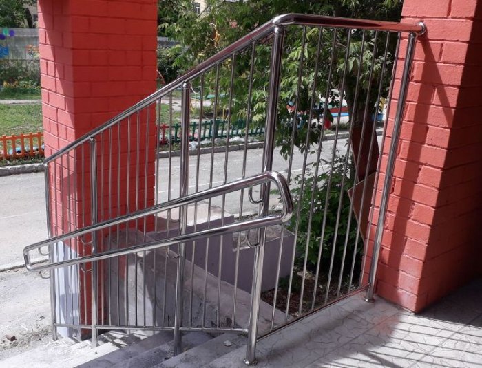 Лестничные ограждения для школы и детского сада в г. В.Пышма