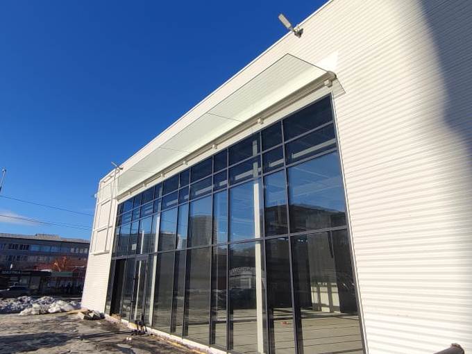 Стеклянный козырек на зажимном профиле, ул. Таганская, Екатеринбург 