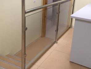 Ограждения площадки со стеклом