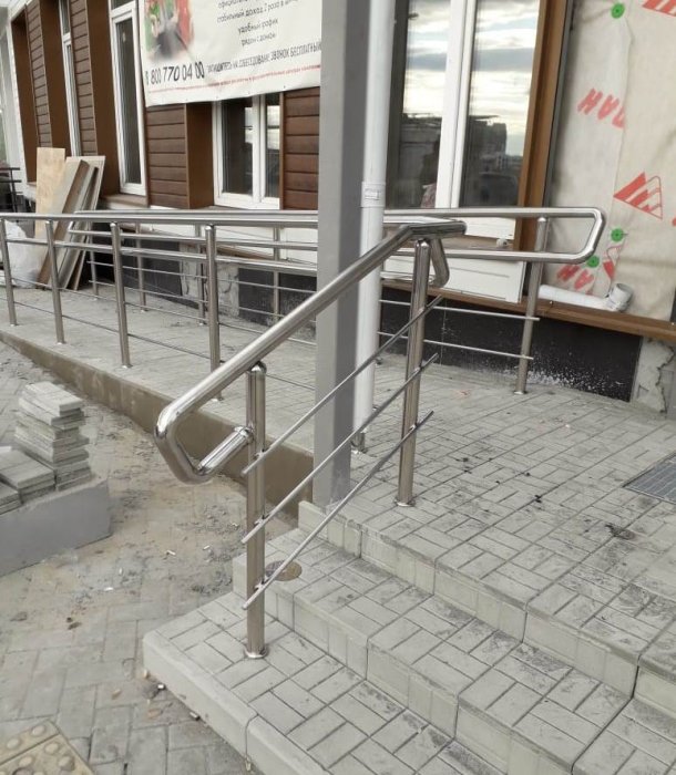 Ограждения крыльца и пандуса для магазина «Пятёрочка», Екатеринбург, ул. Рябинина