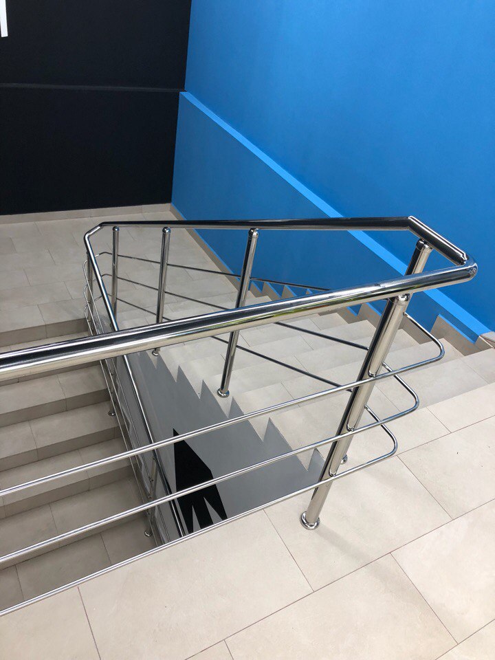 Выполнили монтаж лестничных ограждений в Танцевальном Центре PROТАНЦЫ