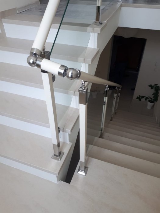 Ограждения со стеклом в частном доме, г. Сысерть