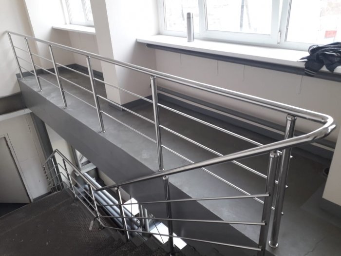 Ограждение лестницы и пристенный поручень, г. Дегтярск