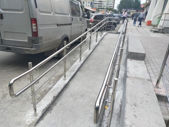 Ограждения пандуса для продуктового магазина, ул. Новгородцевой