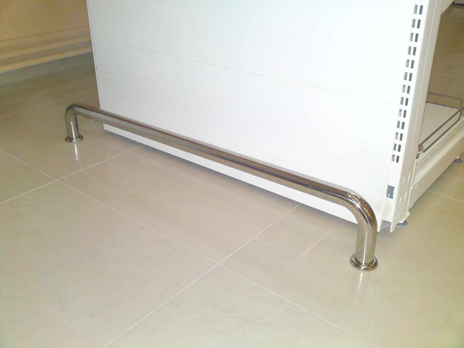 Отбойники для торгового зала (бамперы)