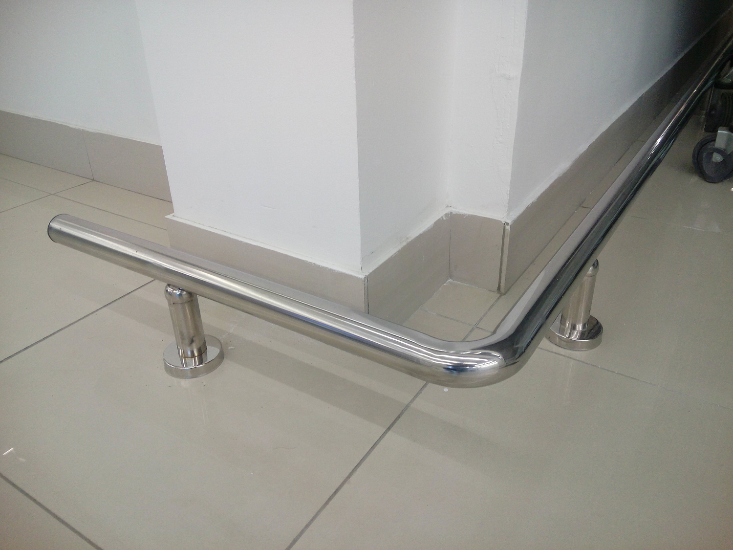 Отбойники для торгового зала (бамперы)