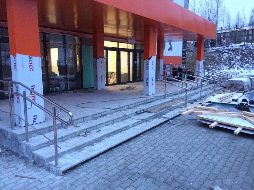 Ограждения крылец и пандусов для Футбольно-спортивного комплекса «Олимп»