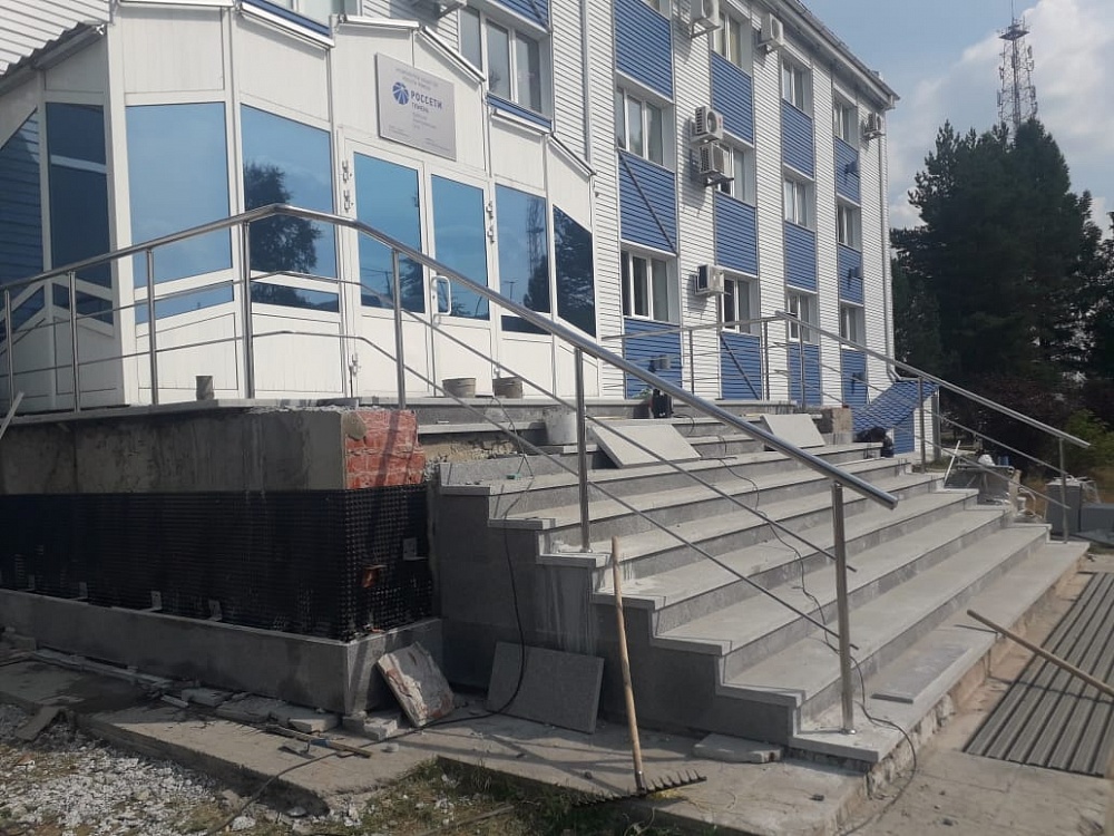 Ограждения крыльца для здания АО «Россети Тюмень» в г. Урай