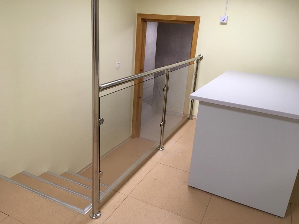 Ограждения площадки со стеклом