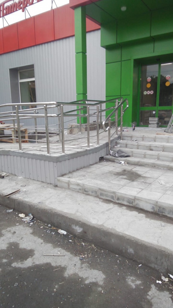 Ограждение пандуса в магазин Пятерочка, г. Екатеринбург