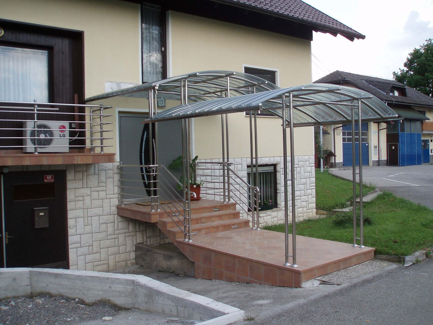 Козырьки из поликарбоната