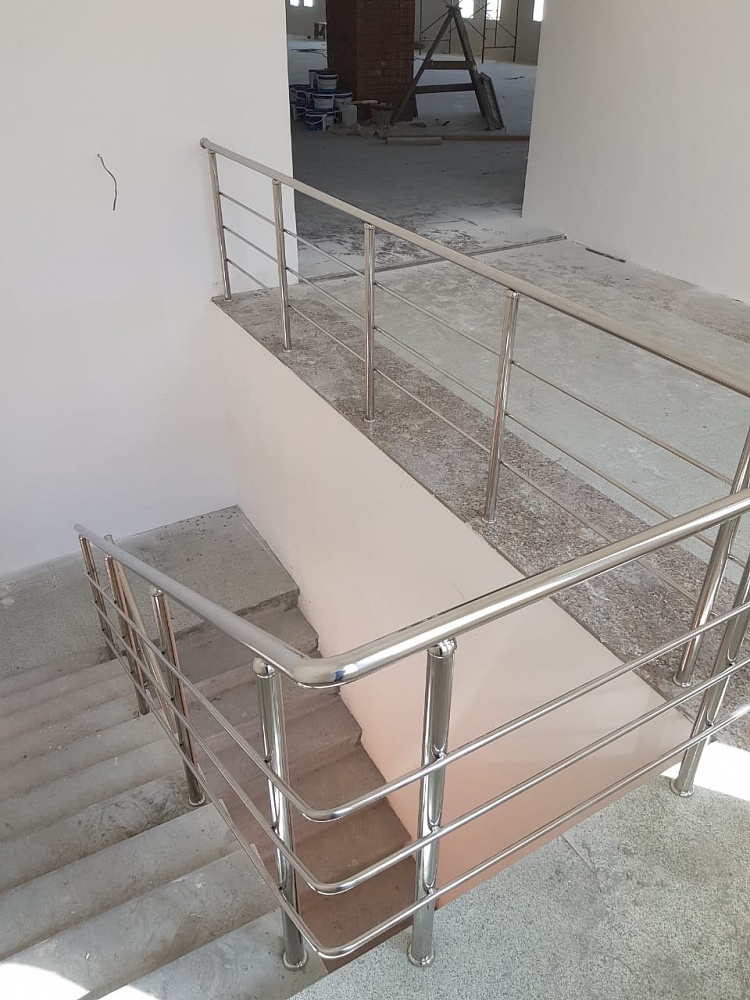 Ограждение лестницы в Среднеуральском женском монастыре