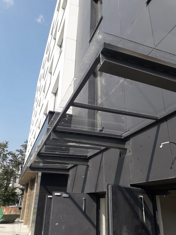 Козырёк из стекла, ул. Красноуральская, Екатеринбург